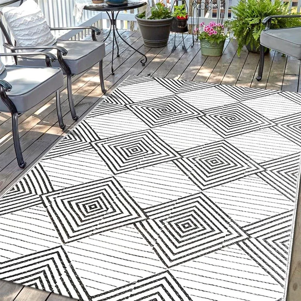 UV-Resistant Outdoor Rugs